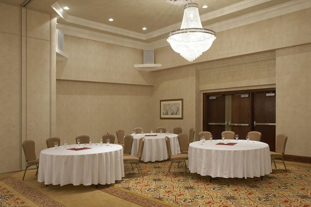 Hamilton Plaza Hotel And Conference Centre Exterior photo