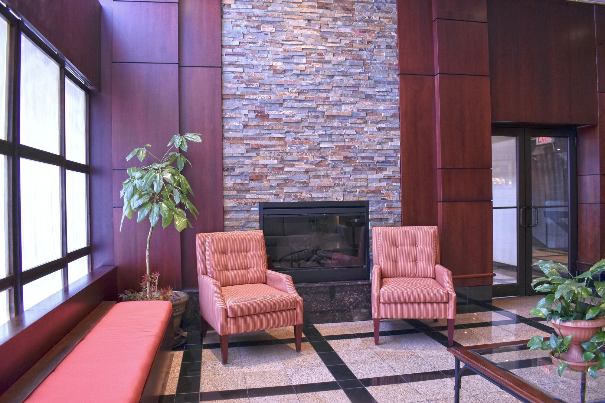 Hamilton Plaza Hotel And Conference Centre Exterior photo